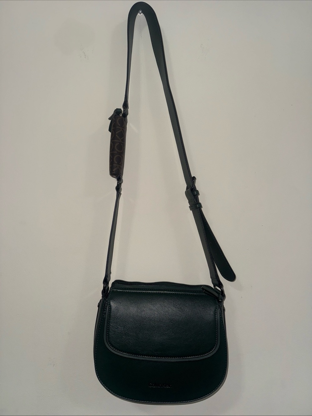 Calvin Klein Bella Crossbody Bag Deep Green Saddle Purse Signature Zip Pouch